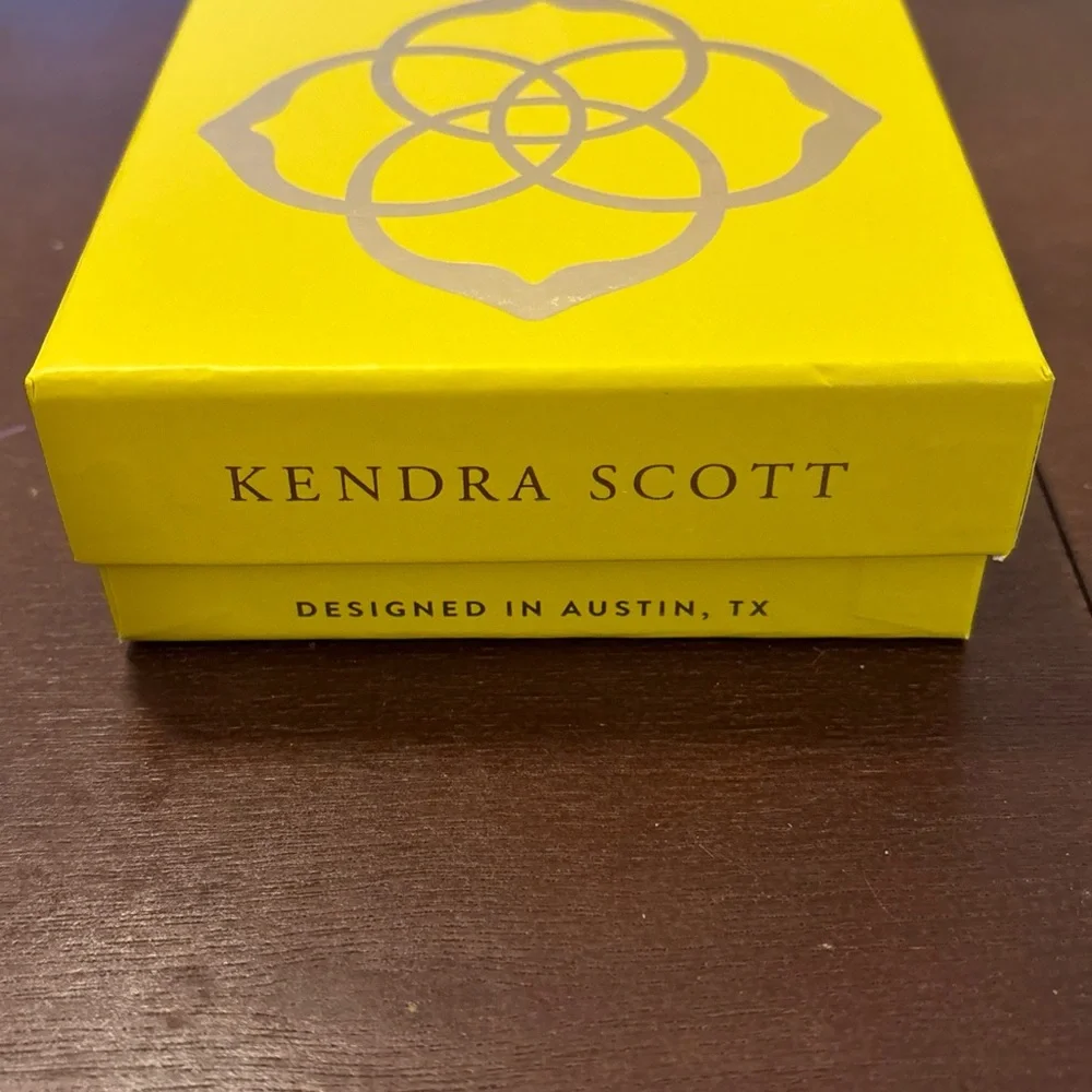 Kendra Scott Blue and Gold Necklace with Striking‎ Pendant NEW - Picture 6 of 8